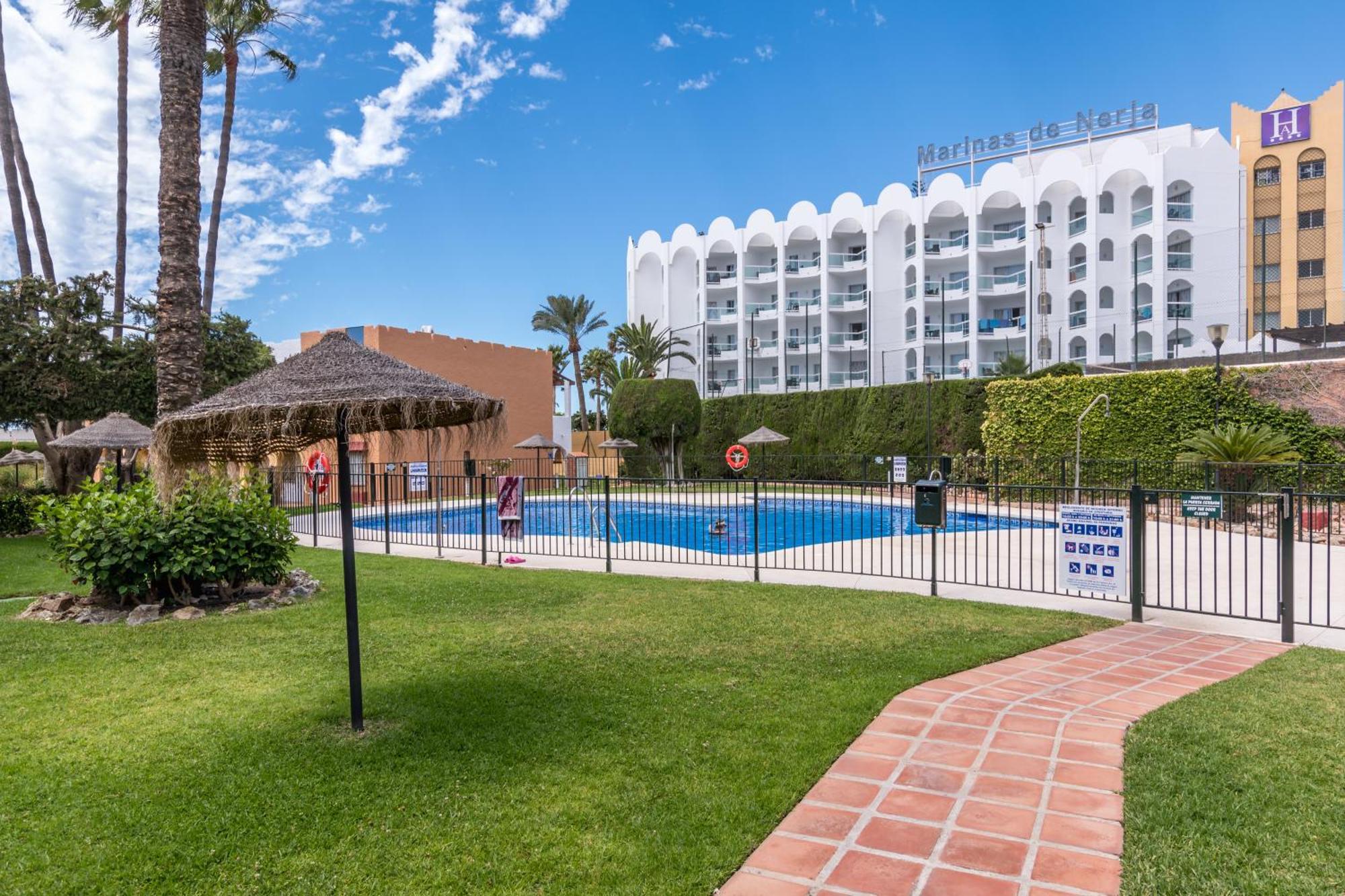 Renovated Apartment On Beachside With Pool Нерха Екстериор снимка
