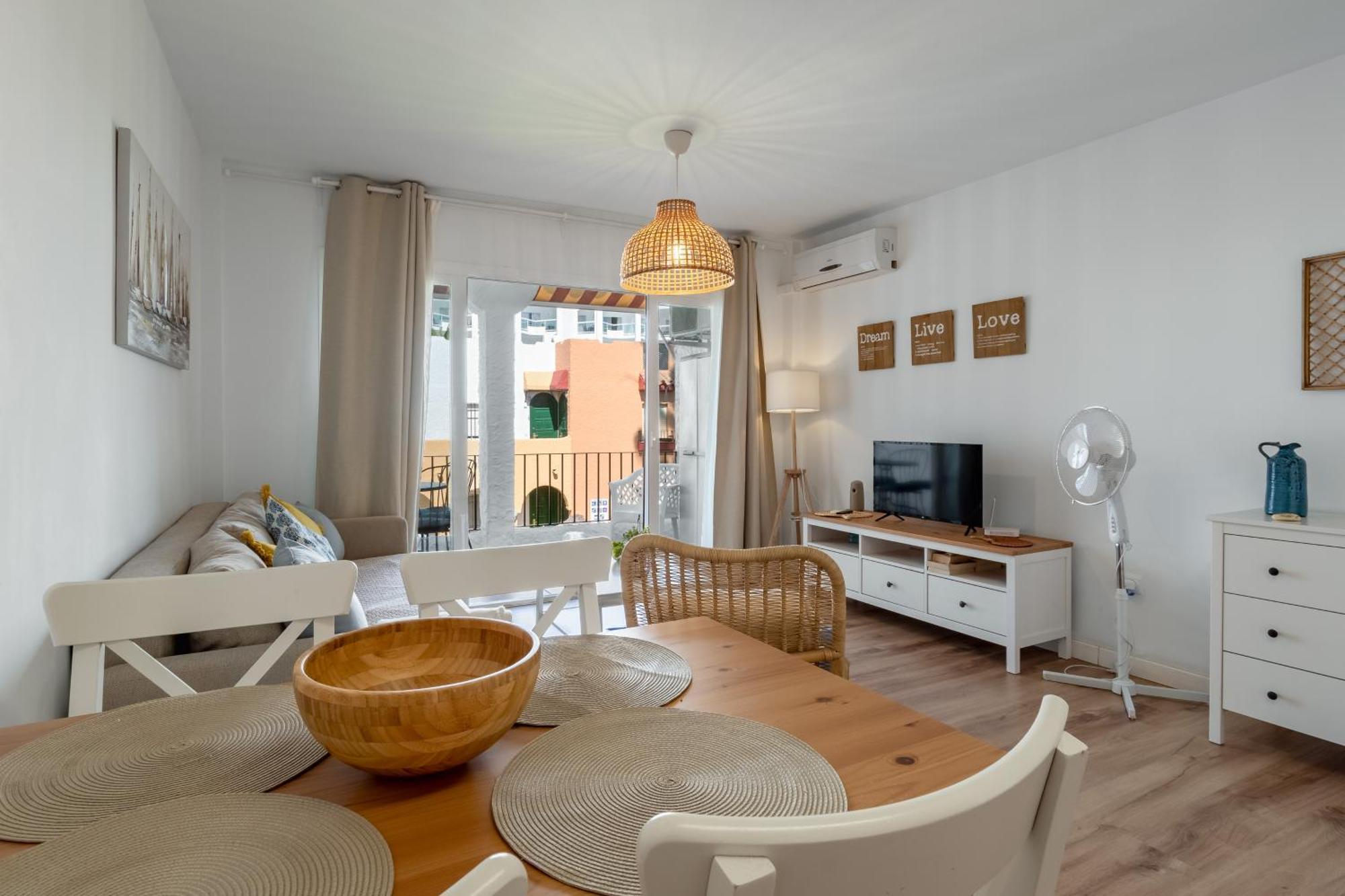 Renovated Apartment On Beachside With Pool Нерха Екстериор снимка