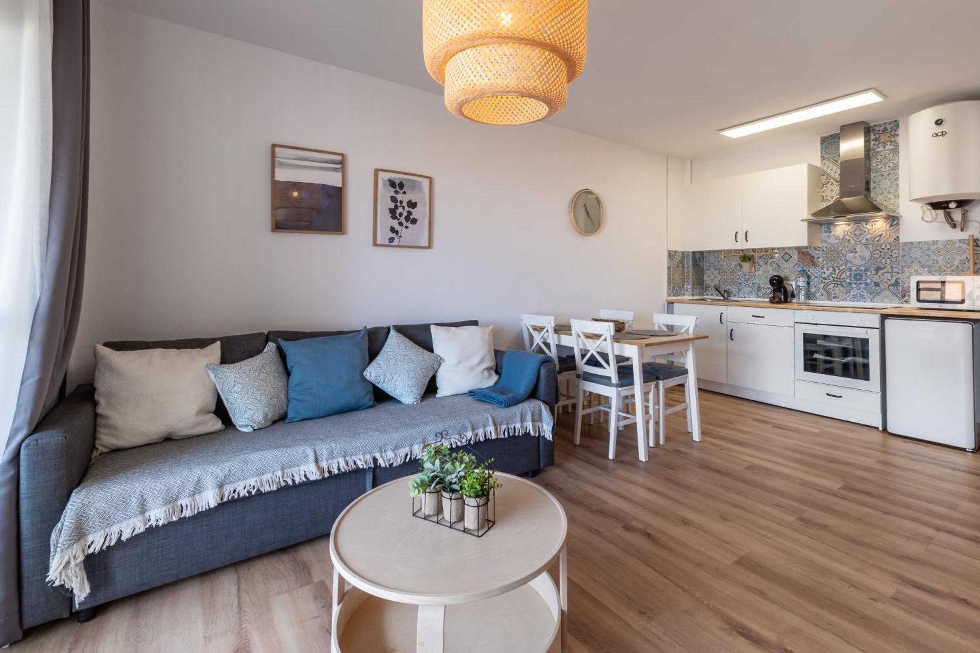 Renovated Apartment On Beachside With Pool Нерха Стая снимка
