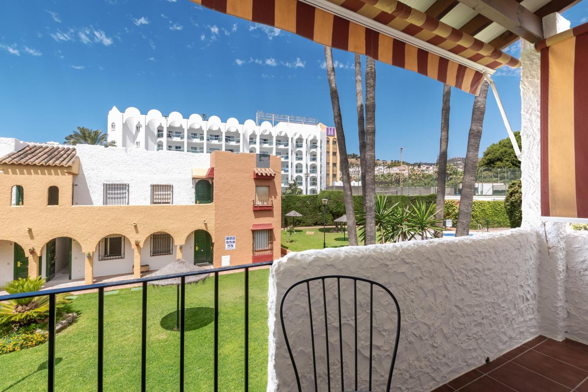 Renovated Apartment On Beachside With Pool Нерха Екстериор снимка