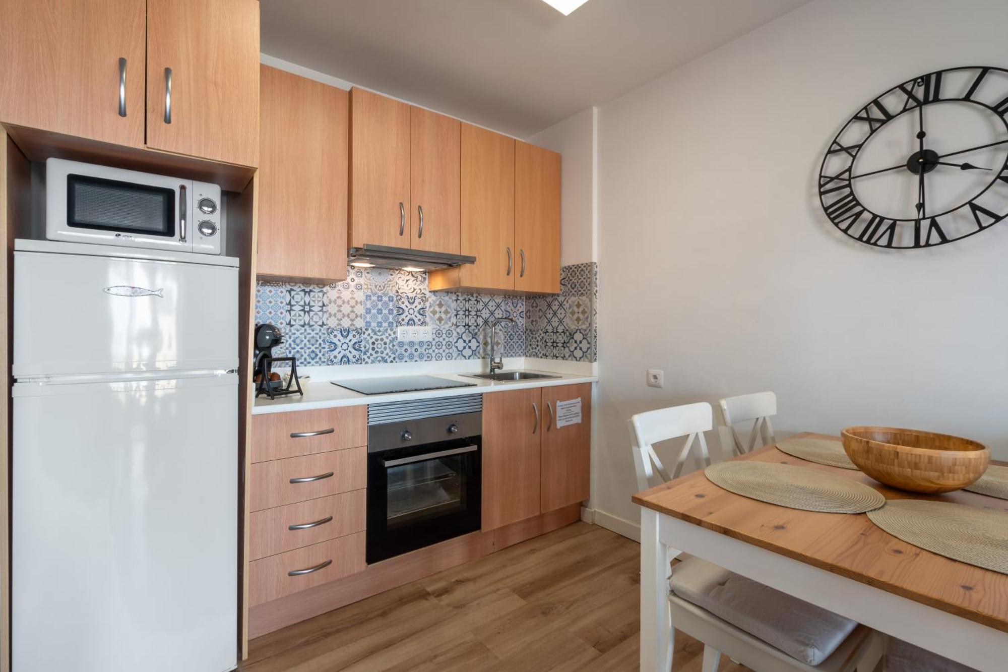 Renovated Apartment On Beachside With Pool Нерха Екстериор снимка