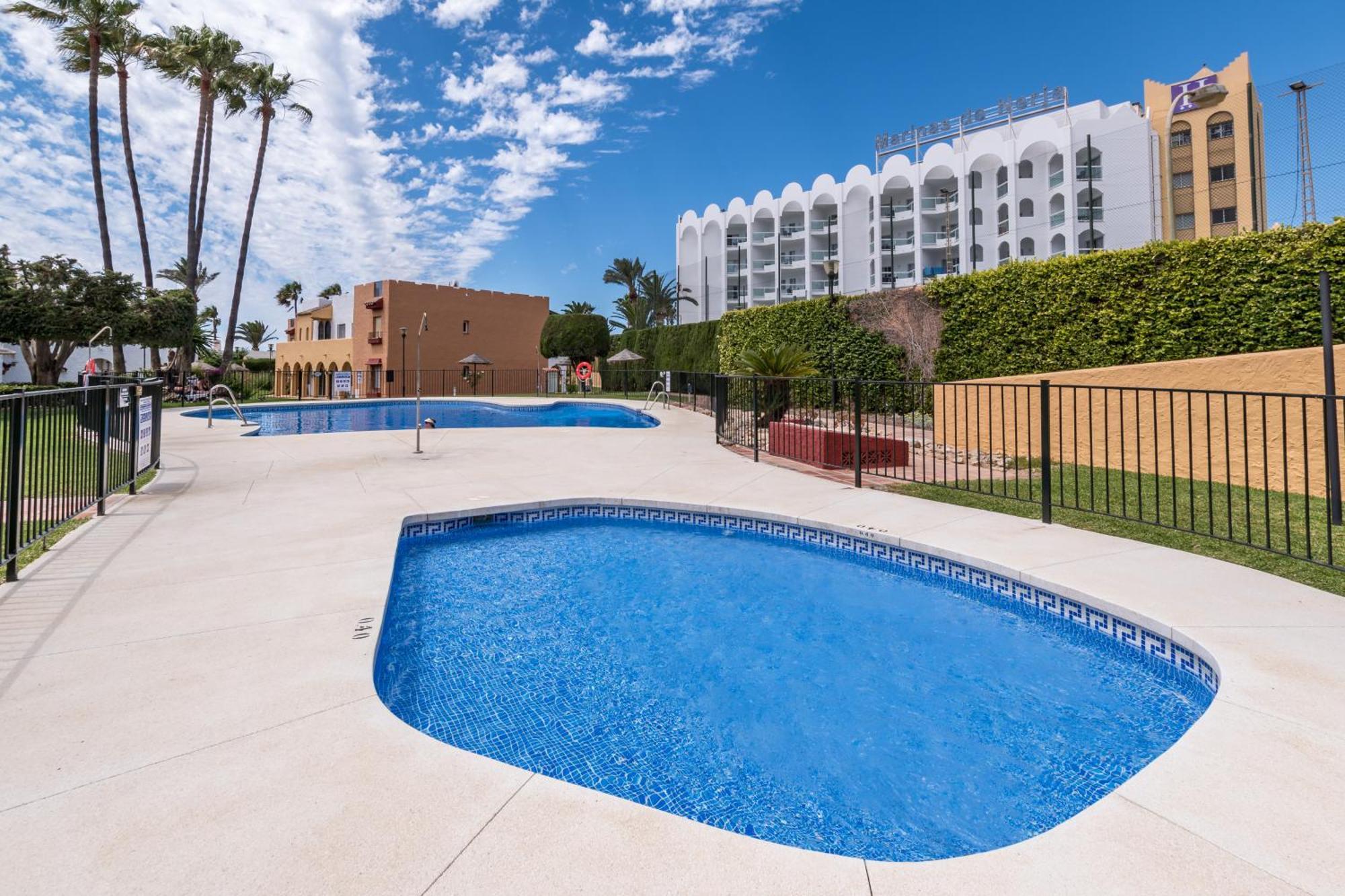 Renovated Apartment On Beachside With Pool Нерха Екстериор снимка