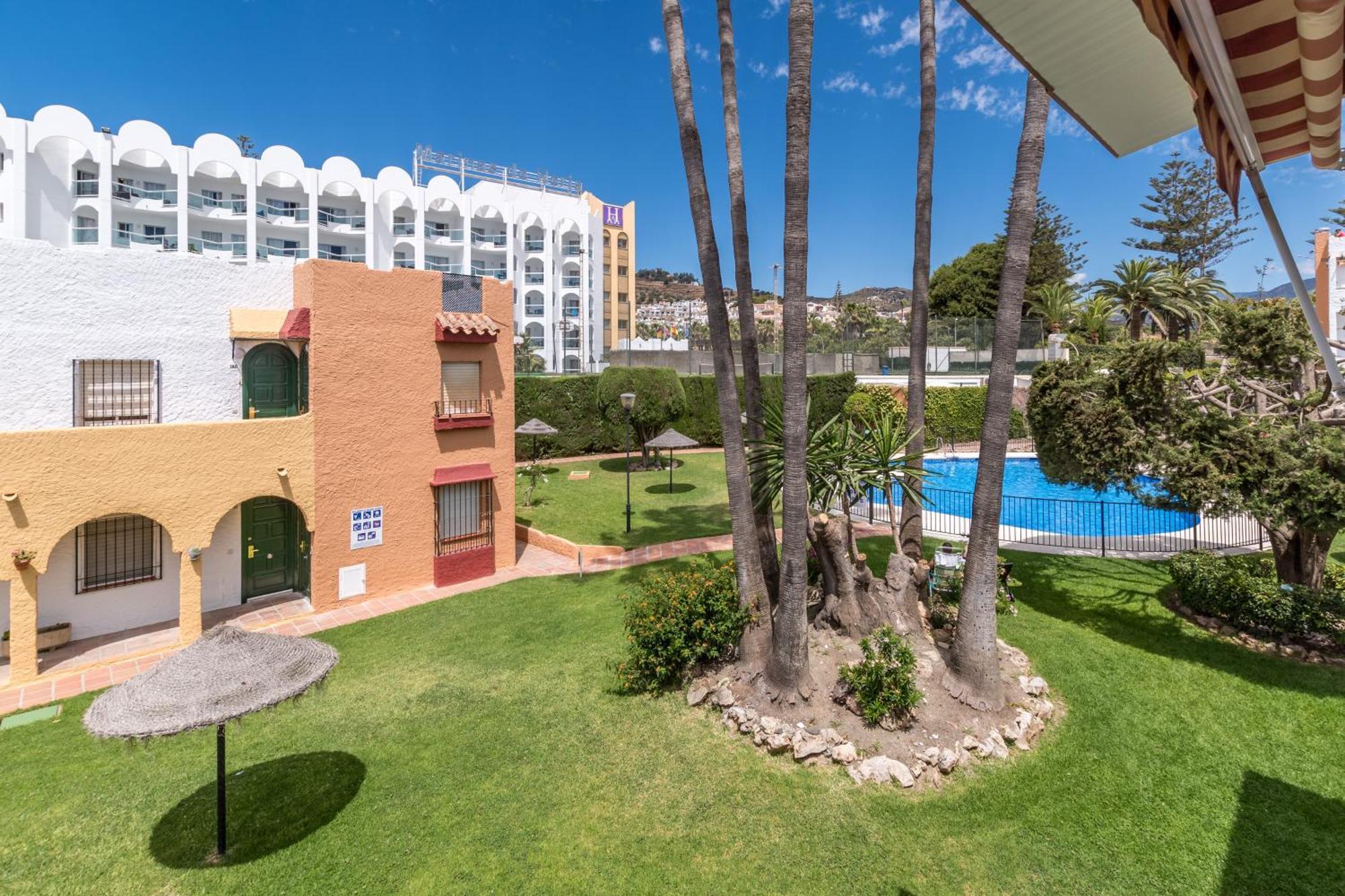 Renovated Apartment On Beachside With Pool Нерха Екстериор снимка